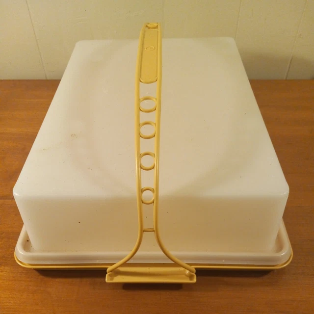 TUPPERWARE RECTANGULAR SHEET Cake Carrier/Taker 622 Harvest Gold