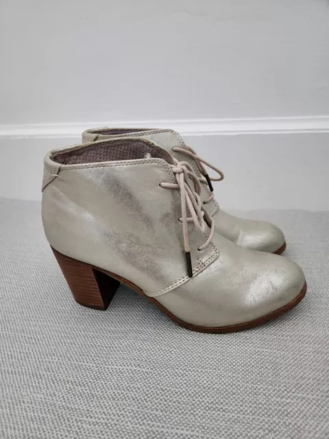 Toms Lunata Gold Metallic Heeled Ankle Bootie Lace Up Women Size 8