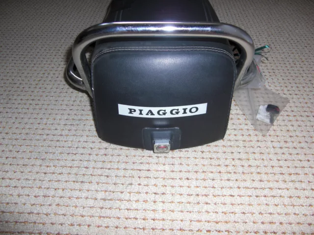 Original Piaggio Sitzbank mit Haltegriff und Schlüssel Vespa PX80 PX125 PX200