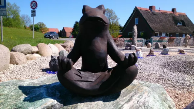 Grosser Yoga Frosch Steinfigur 50 cm Höhe Lavastein Statue massiv schwer Garten