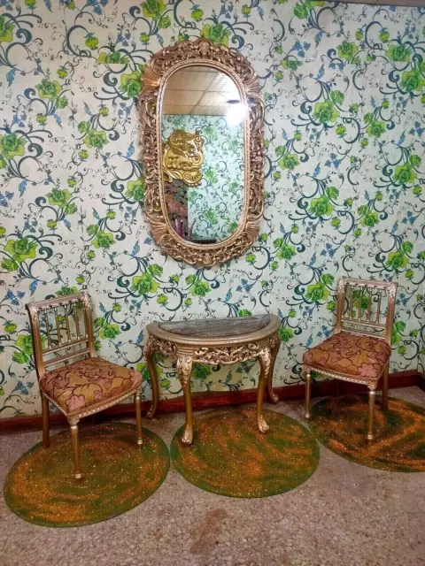 Deux chaises Louis XV en bois hêtre, tissue en daim avec motif, neuf doré/rose.