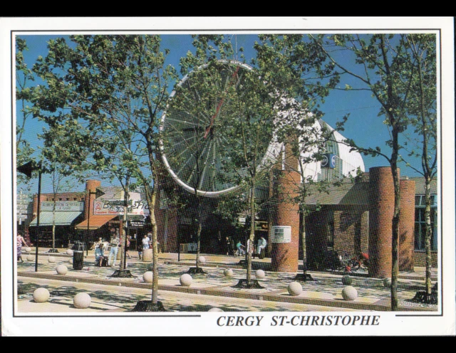 CERGY-SAINT-CHRISTOPHE (95) Façade de la GARE & COMMERCES animés