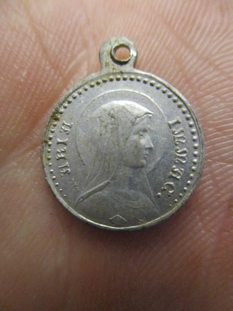 Médaille Augis Sainte Marie en or jaune J493