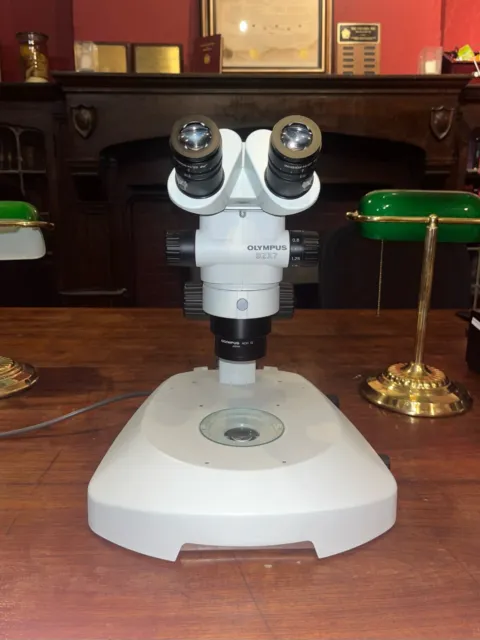 Olympus SZX7 stereomicroscope with binocular head WHS10x eyepieces and stand