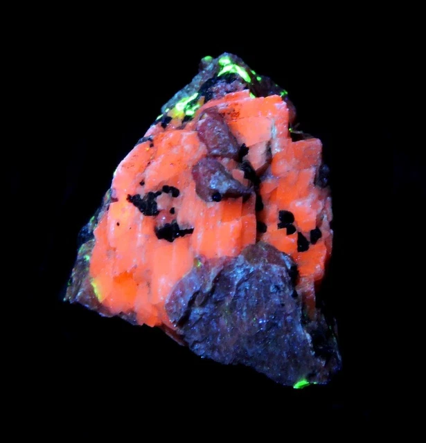 Fluorescent Bustamite Crystals (!) on Calcite *Franklin Mine, New Jersey* Fluorescent Bustamite Crystals (!) on Calcite *Franklin Mine, New Jersey*