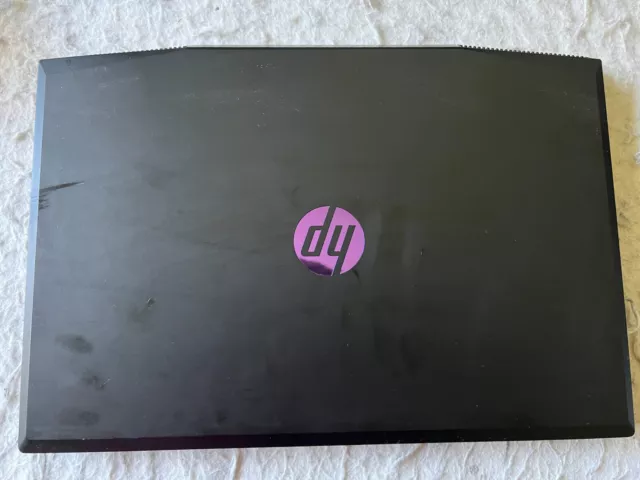 HP Pavilion Gaming Laptop 15 CX-0076TX + CORSAIR K70RGB RAPIDFIRE KEYBOARD