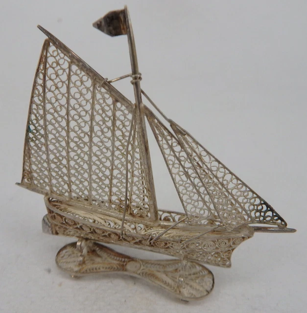 Alte filigrane Miniatur in Silber = Einmaster Segelschiff (98005)
