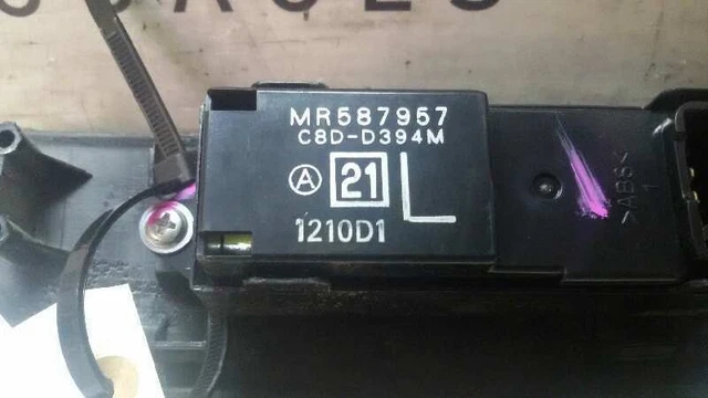 MR587957 alzavetri interruttore posteriore sinistro per MITSUBISHI L 200 TRITON 225292