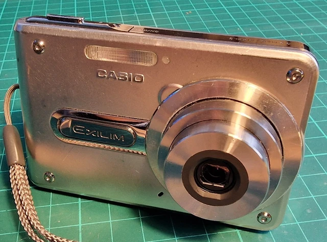 Casio Exilim EX-S100 vintage compact digital camera tested & fully working
