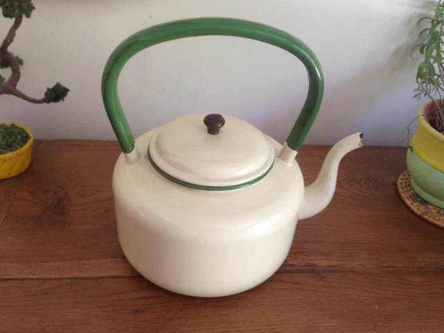 VINTAGE CREAM GREEN ENAMEL JUDGE WARE TEAPOT KETTLE LARGE