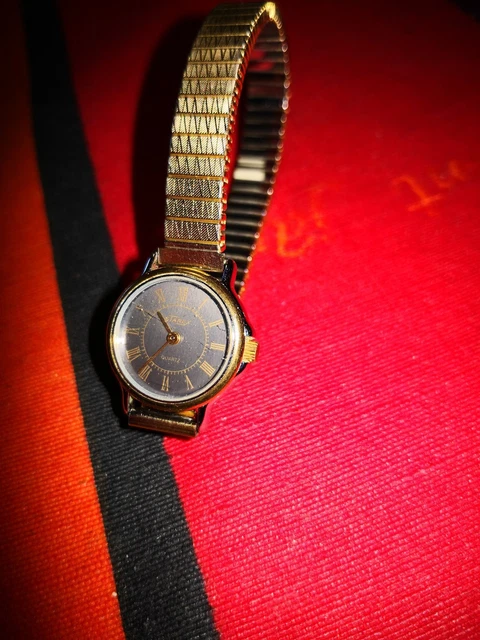 MONTRE FEMME PETIT cadran assez ancienne Bracelet