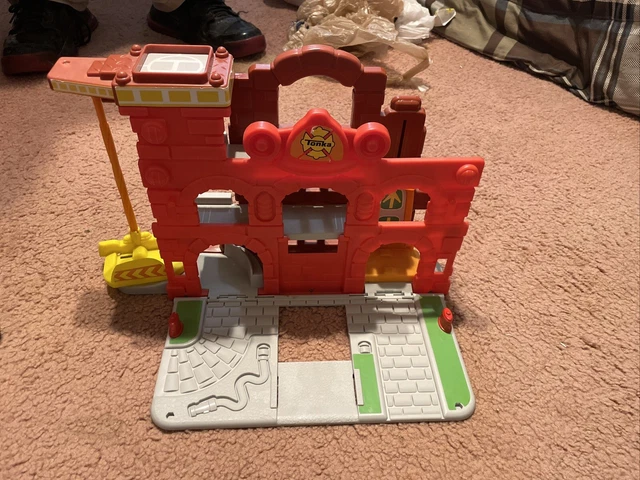 Hasbro Playskool Tonka Firehouse  Fire Station Playset Folds Up Toy Rare