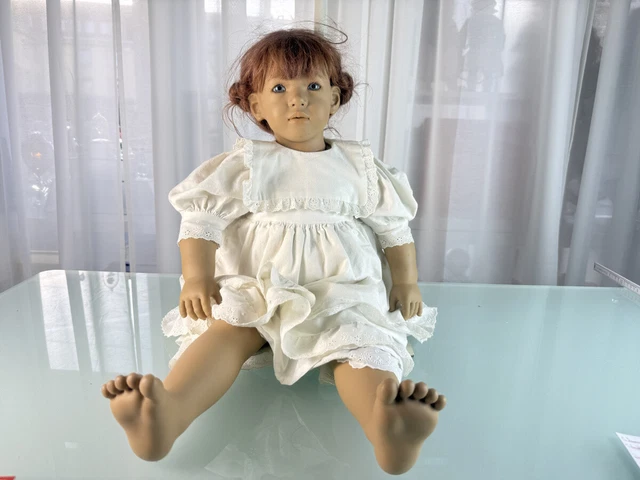 POUPÉE D'ARTISTE, POUPÉE de collection en porcelaine 65 cm. en parfait POUPÉE D'ARTISTE, POUPÉE de collection en porcelaine 65 cm. en parfait