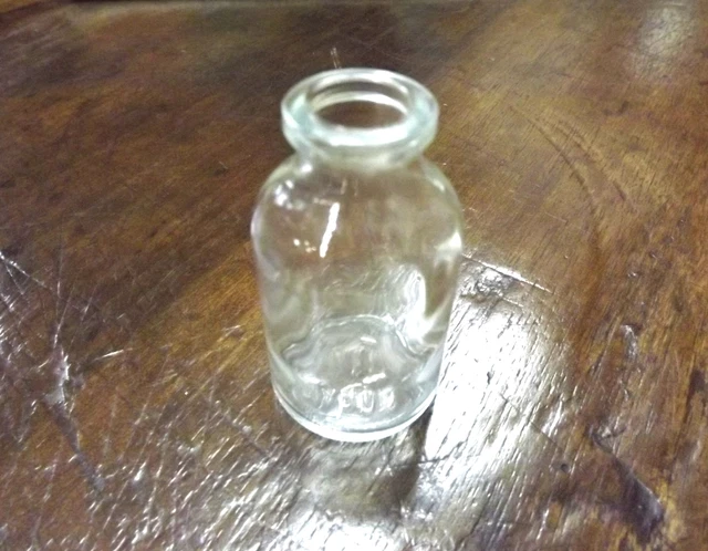 VECCHIO PICCOLO CONTENITORE - VASO DA LABORATORIO/FARMACIA IN VETRO - H 5,7 cm -