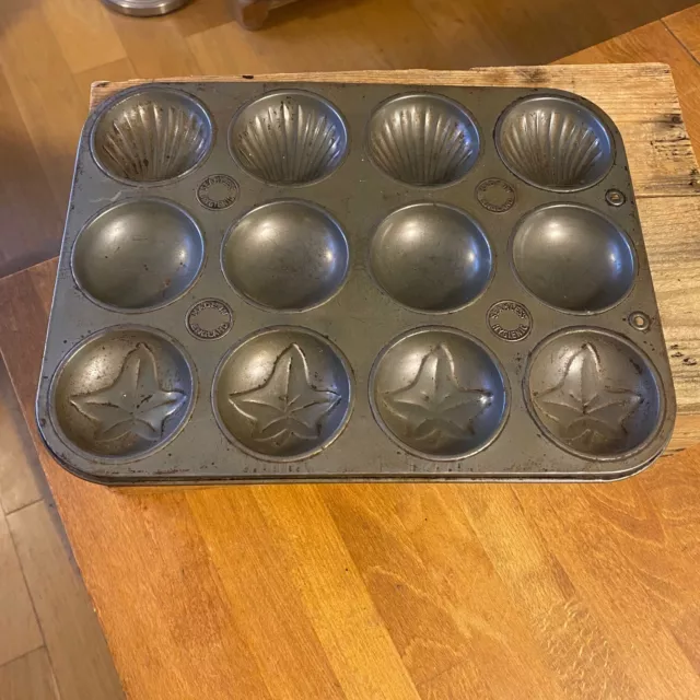 Vintage Seamless Hygienic Shaped Twelve-Hole Bun / Cake Baking Tin – Kitchenalia