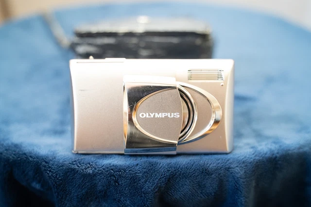 OLYMPUS MJU V TODO CLIMA 35MM CÁMARA DE PELÍCULA apuntar y disparar estuche