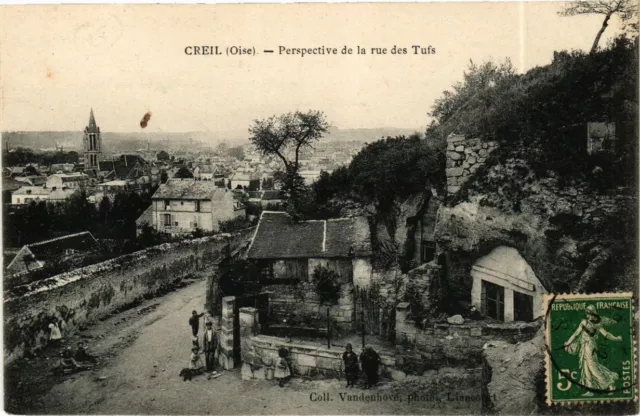 CPA CREIL Perspective de la rue des Turfs (377682)