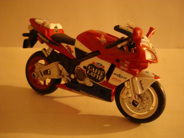 Tom Lüthi Honda CBR 600 RR Réplique Caffe Latte Maisto 1:18