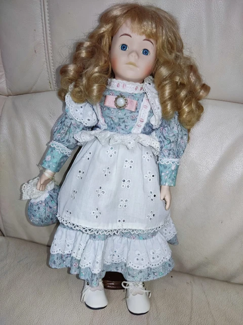 Poupée Ancienne Porcelaine Et Tissus Mignonnette XIXÈME