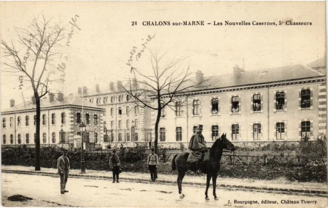 CPA CHALONS-sur-MARNE - Les Nouvelles Casernes 5* Chasseurs (742736)