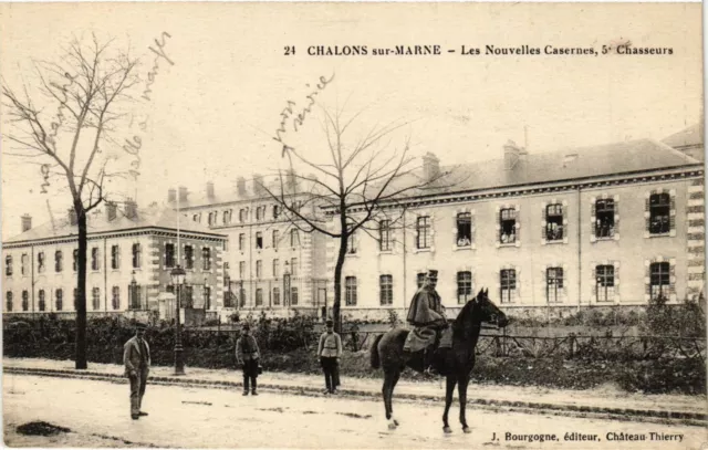 CPA CHALONS-sur-MARNE - Les Nouvelles Casernes 5* Chasseurs (742736)