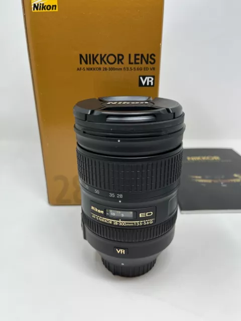 Nikon AF-S  NIKKOR 28-300mm f/3.5-5.6G ED Lens with HOOD, Mint!!