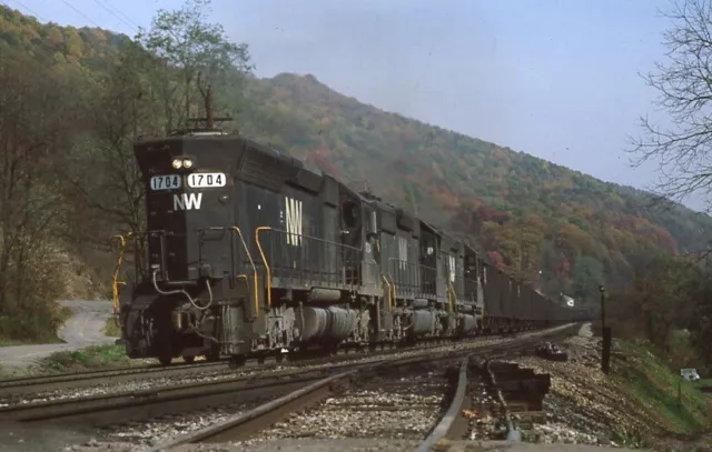 NW SD45 - Number - 1704 + 2 w/Train - ORIG - ER - rals1319