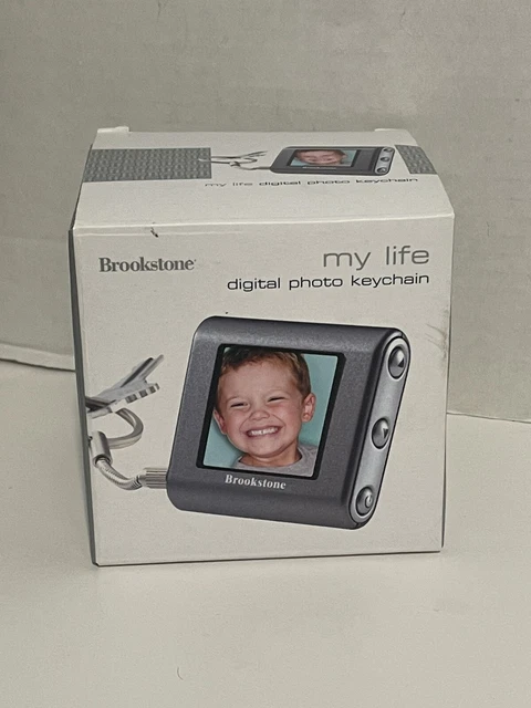 Llavero fotográfico digital Brookstone My Life contiene más de 60 fotos recargable en caja