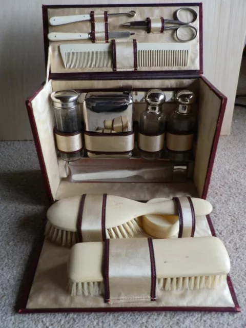 Vintage Ladies Travelling Vanity Leather Case Complete With Thirteen Pieces