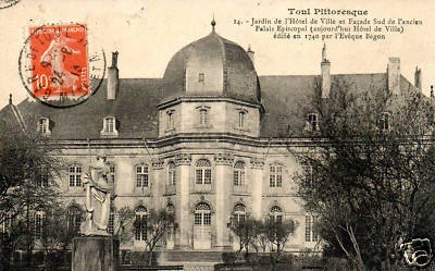 CPA 54 TOUL  jardin de l'hotel de ville  ancien palais