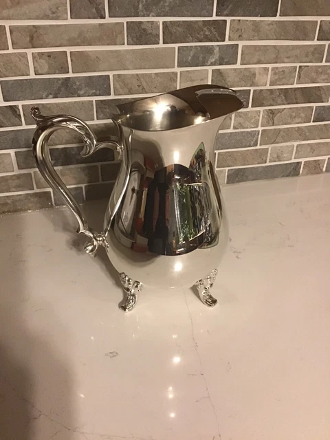 Oneida Silver-Plated Footed Water Pitcher With Ice Lip Vintage, 9”Made USA. NICE