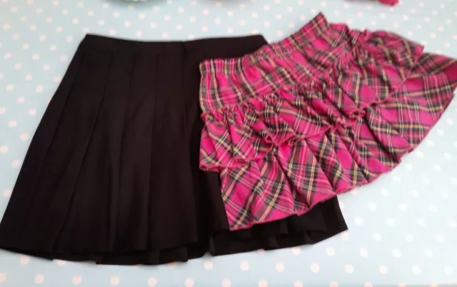 Pacchetto 2 gonne scuola a pieghe nere/tartan nuovo look ecc. amate