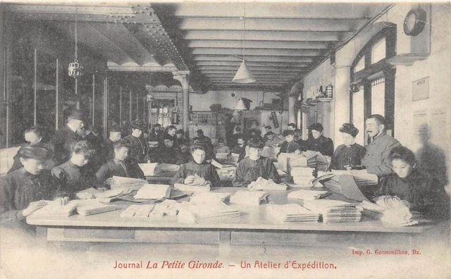 Cpa 33 Bordeaux Newspaper De La Petite Gironde An Expedition Workshop