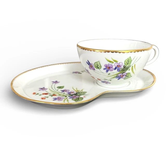 Tasse Et Soucoupe En Porcelaine De Limoges - Motif Fleurs Avec Dorure - Occasion Bon état Avec Petit éclat