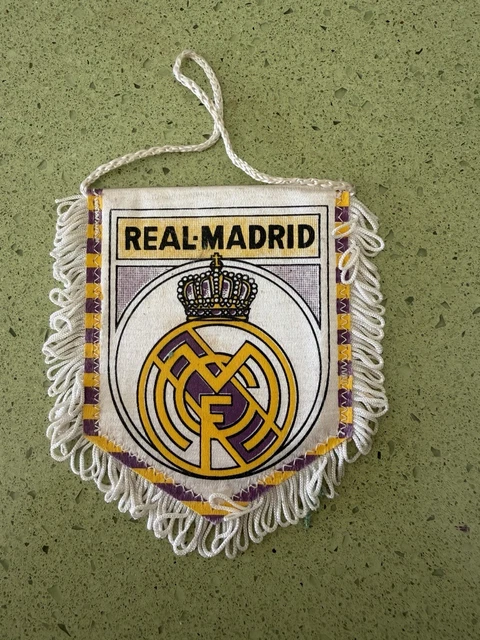 Real Madrid - Insigne d'or du Real Madrid. Champion de la Ligue 2002-2003
