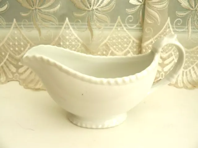 ROYAL WORCESTER WHITE SAUCE BOAT    ROPE EDGE      1940s-1950s