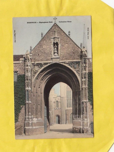 Erpingham  Gate  ,  Cathedral  Close      ,  Norwich ,  Norfolk  ( Hr22 )