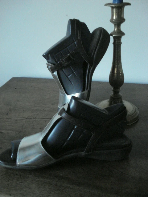 Sandales Méphisto en cuir vernis argenté avec brides marron taille 38