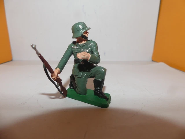 STARLUX série choc guerre 39-45: soldat au pistolet-mitrailleur