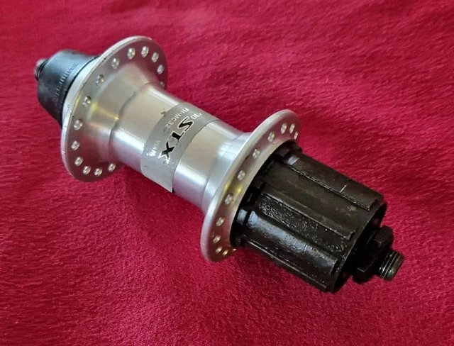 Moyeu arrière Shimano FH-MT500-B | Vélo-Store