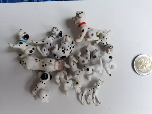 Lot de figurines diverses  jouets dalmatiens