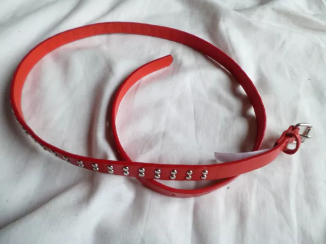 Ceinture fine rouge, cloutée, T 75 cm, LA HALLE, comme neuve