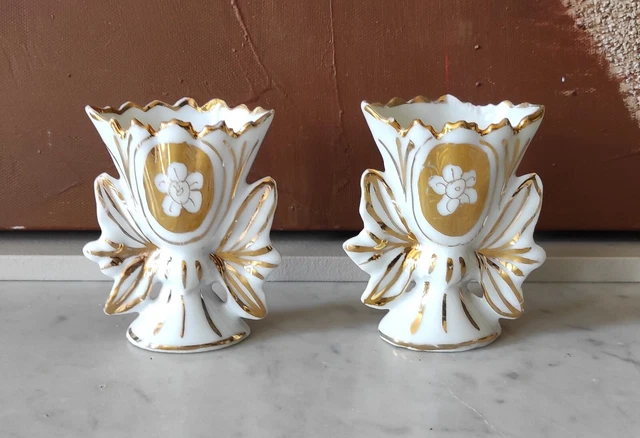 Ancienne Paire de Vases d'Eglise ou de Mariés en Porcelaine de Paris Décor Or \3
