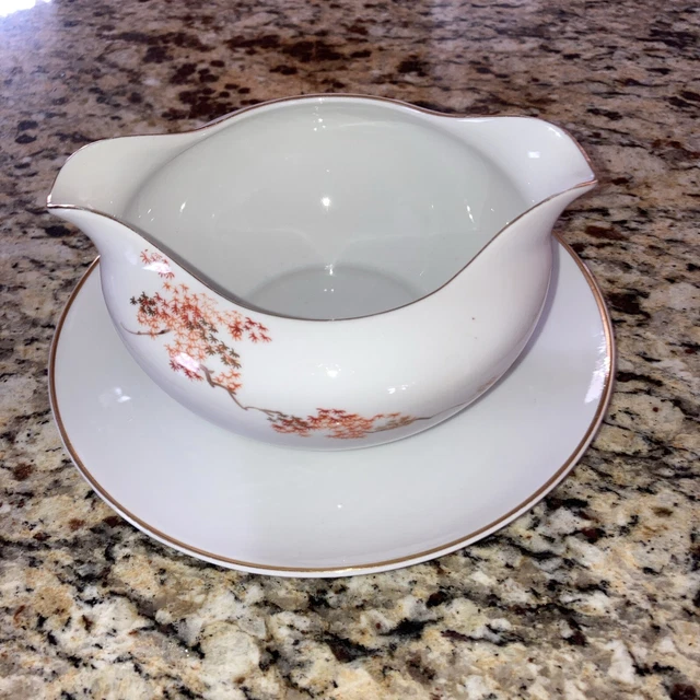 FUKAGAWA ARITA MAPLE Leaf Gravy Boat With Attached Underplate 16.00