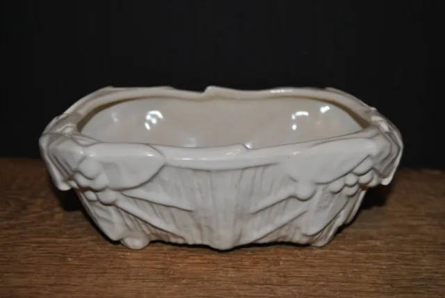 Mccoy White Leaf And Berry Planter