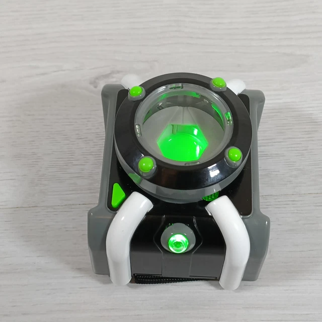 BEN 10 OMNITRIX WATCH DISPLAY SOUNDS LIGHTS UP WORKING BEN TEN TOY BEN 10 OMNITRIX WATCH DISPLAY SOUNDS LIGHTS UP WORKING BEN TEN TOY