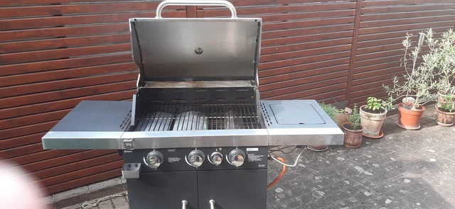 Gasgrill 3 flammig mit Kochstelle  2 Jahre alt