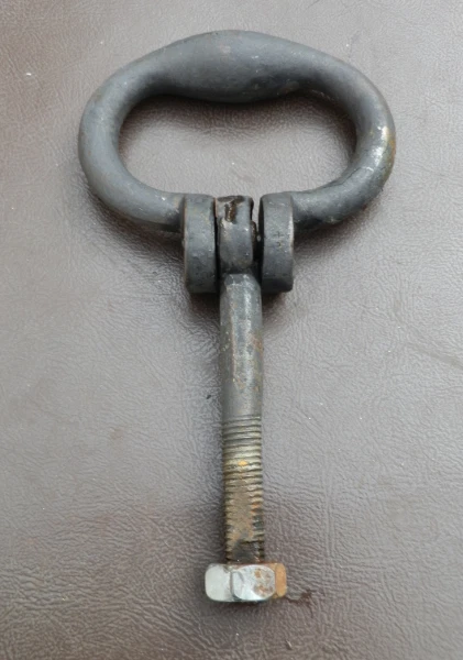 Ancien petit heurtoir marteau de porte en fonte 2