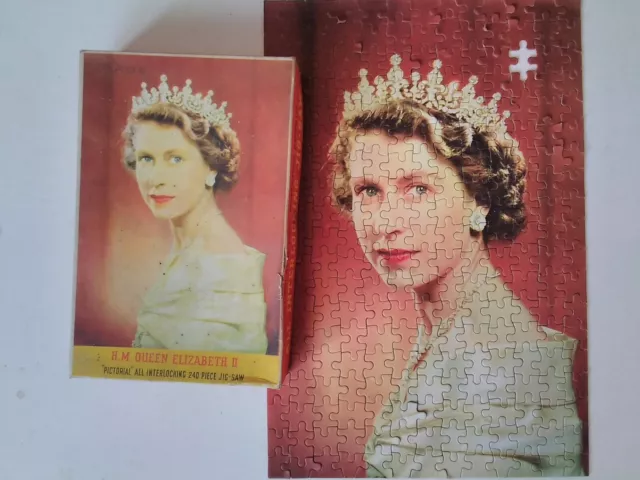 VINTAGE JIGSAW PUZZLE H M QUEEN ELIZABETH ll PICTORIAL PRODUCTIONS 1950s a/f