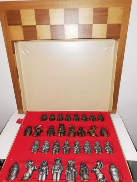 Ancien Jeu D Echecs En Metal Ajedrez Espagne Complet  + Grand  Plateau Bois Tbe
